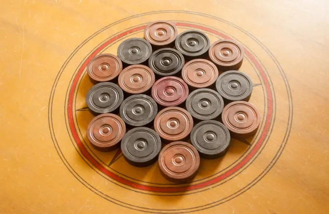 Carrom board