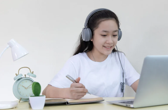 A student attending online tuition class